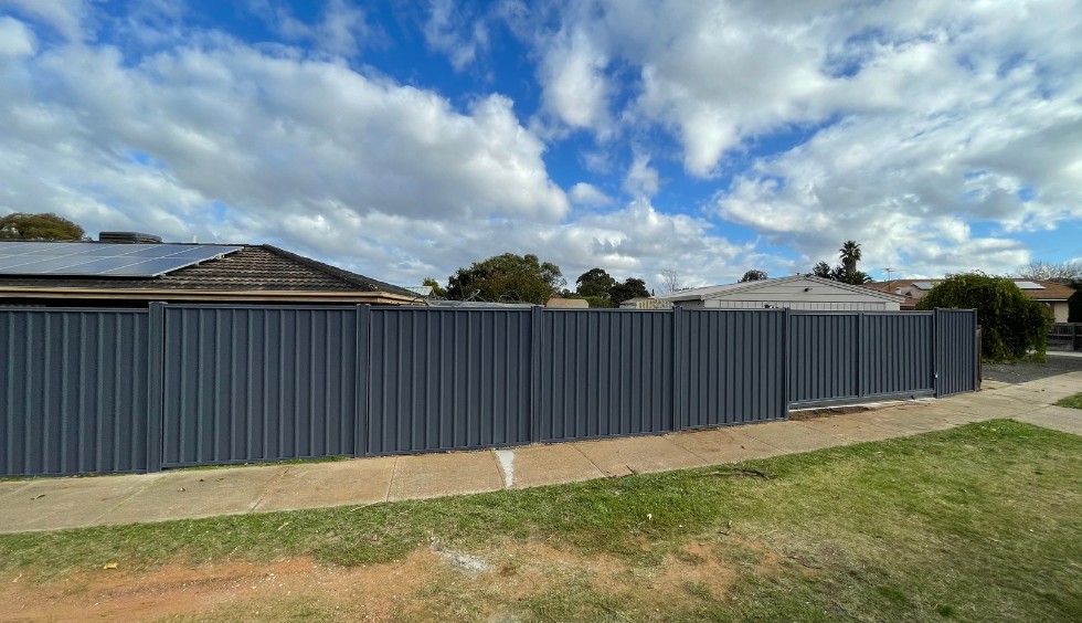 colorbond fencing from pentagon fencing and gates - colorbond fencing-night sky color - colorbond fencing contractors in melbourne - best colorbond fencing installer - cost of colorbond fencing