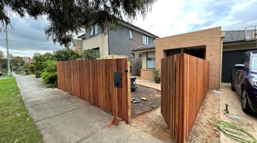 merbau batten fence - side gate installation in Melbourne - automatic sliding gates - Swing gate installation service in melbourne - top fencing contractor near me - best fencing contractor in melbourne, vic