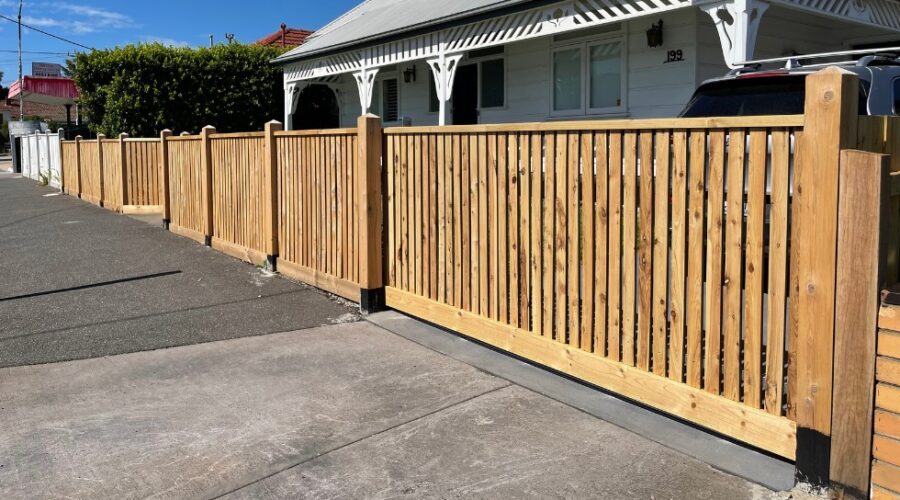 timber capped pickets fencing and gates - timber slat fencing - install timber slat fencing in melbourne - picket fence - front fence - Maintaining timber slat fences in Melbourne’s changing weather