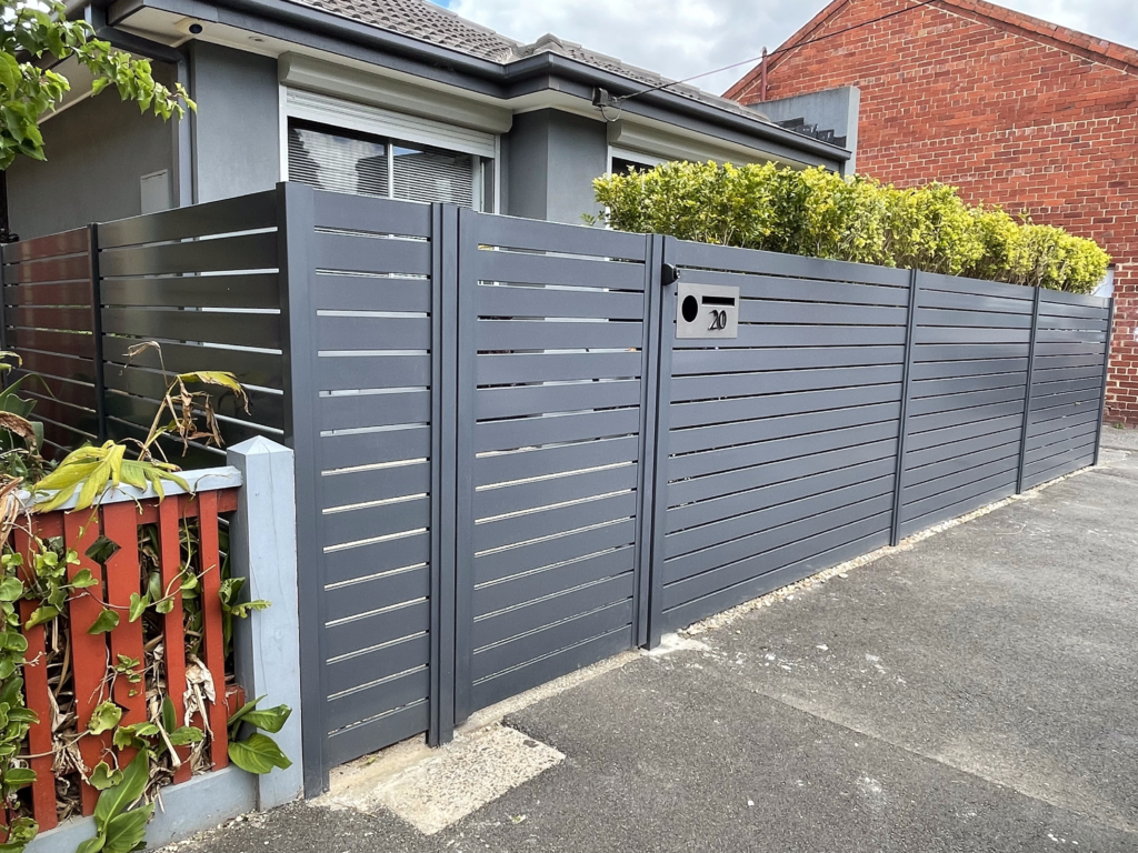 Aluminium Horizontal Slat Fence-Best fencing Contractor in Melbourne