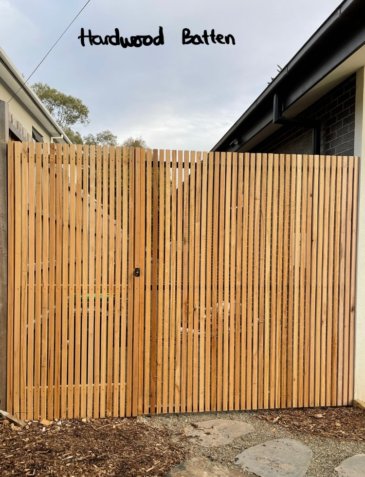 Split Gate (Asymmetrical Panels)