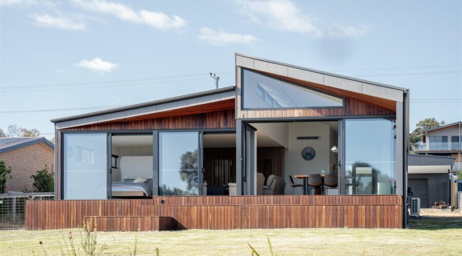 Why Merbau Fencing is Ideal for Melbourne’s Coastal and Humid Areas