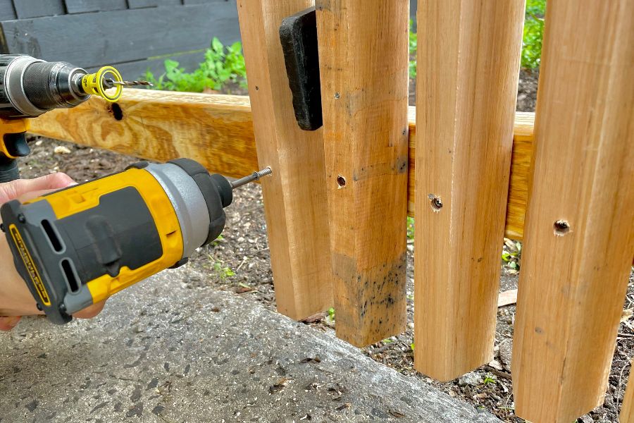 merbau fencing installation in Melbourne - timber picket fence installation in melbourne - timber fencing contractor near me