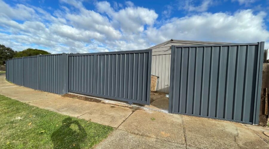 electric colorbond gate - Colourbond fence - best fencing contractor in Melbourne - steel fence - pentagon fencing and gates