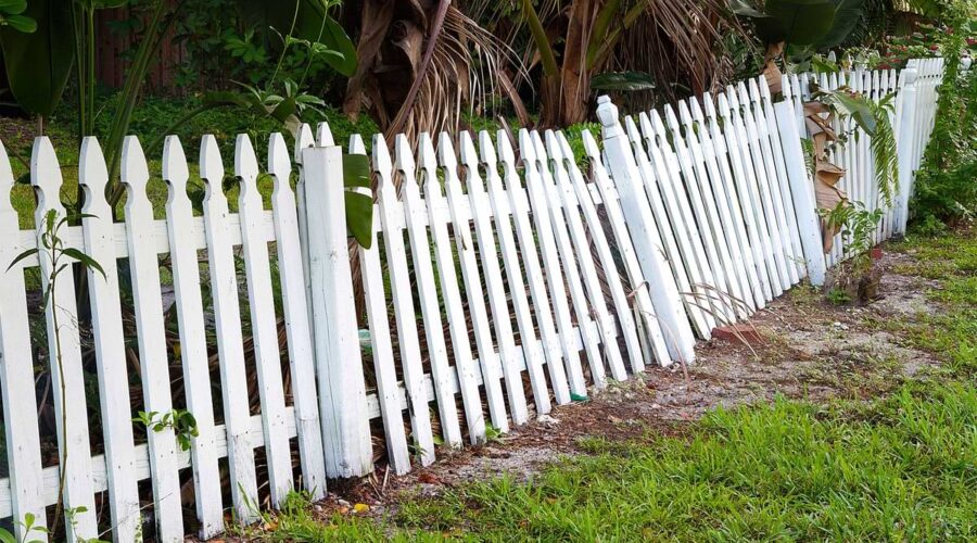 how to fix a leaning fence