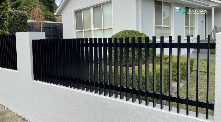 Low-maintenance vertical blade fencing installed at Mornington Peninsula property