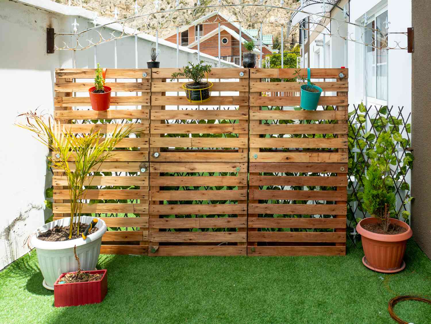 Pallet Fencing - The Cheapest Fencing Options in 2025