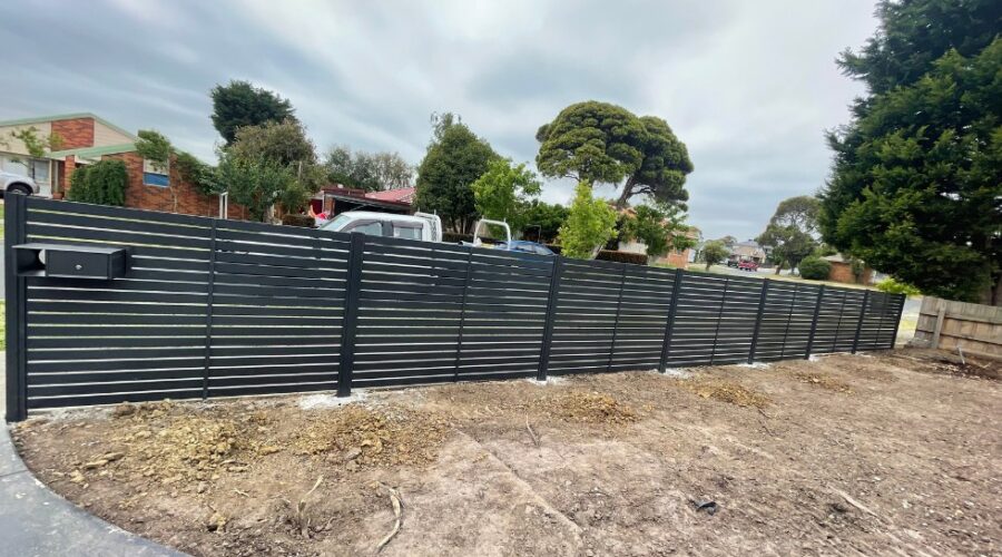 Modern aluminium slat fencing installation in East Melbourne home