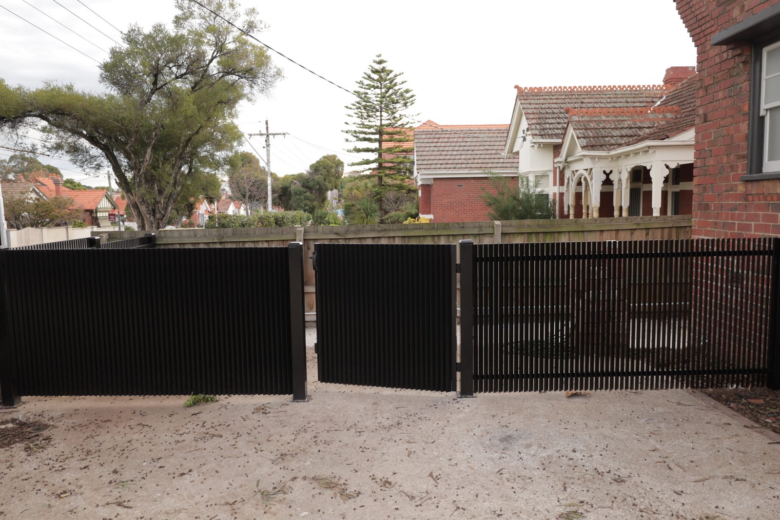 Aluminium Vertical Angled Blade Side Gate