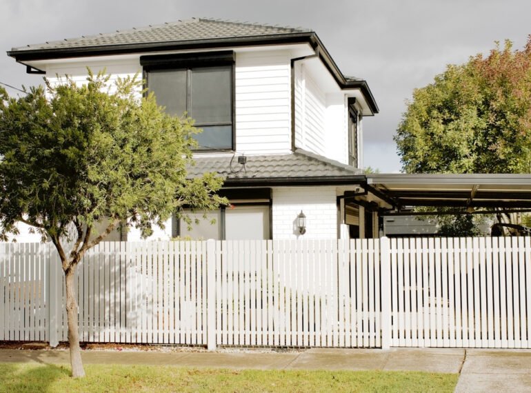 Aluminium Fencing and Gates installation