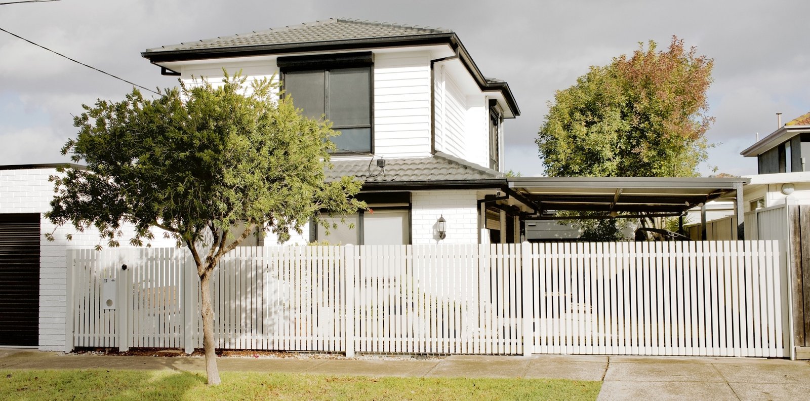 Aluminium Fencing and Gates installation
