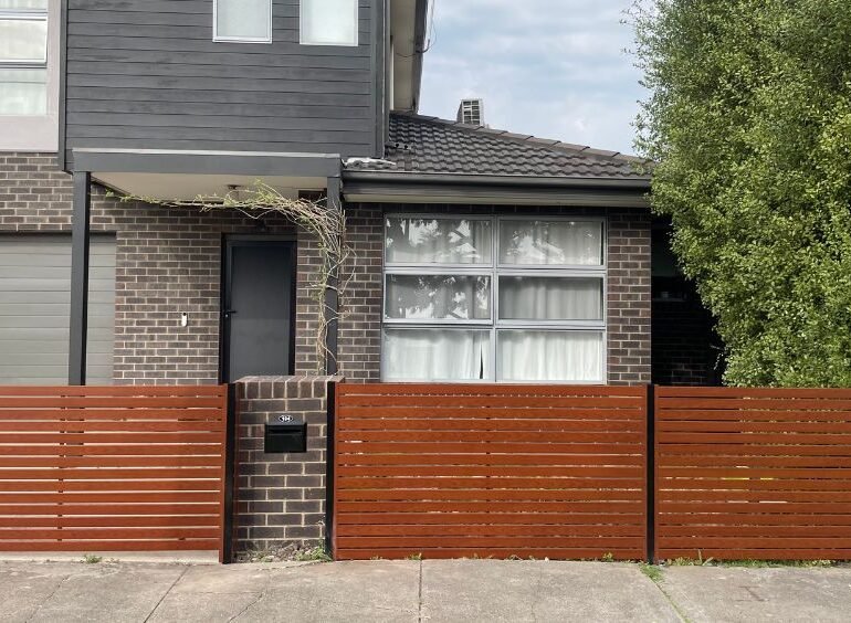 Aluminum fencing installation in Melbourne