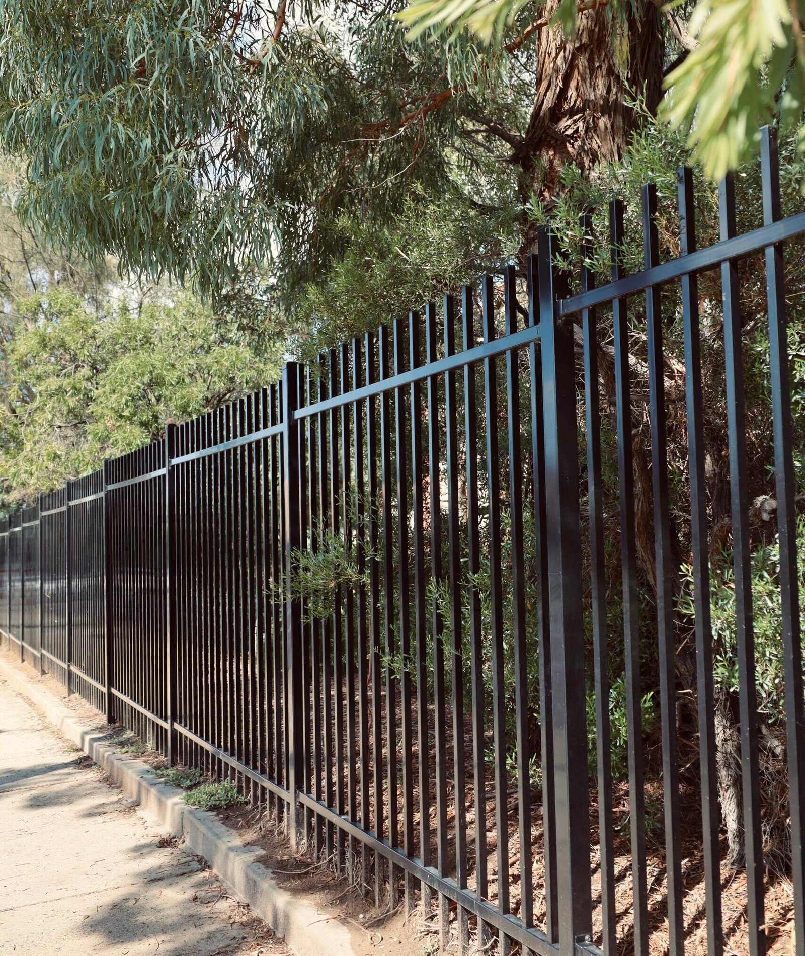 steel-security-fencing-for-commercial-sites