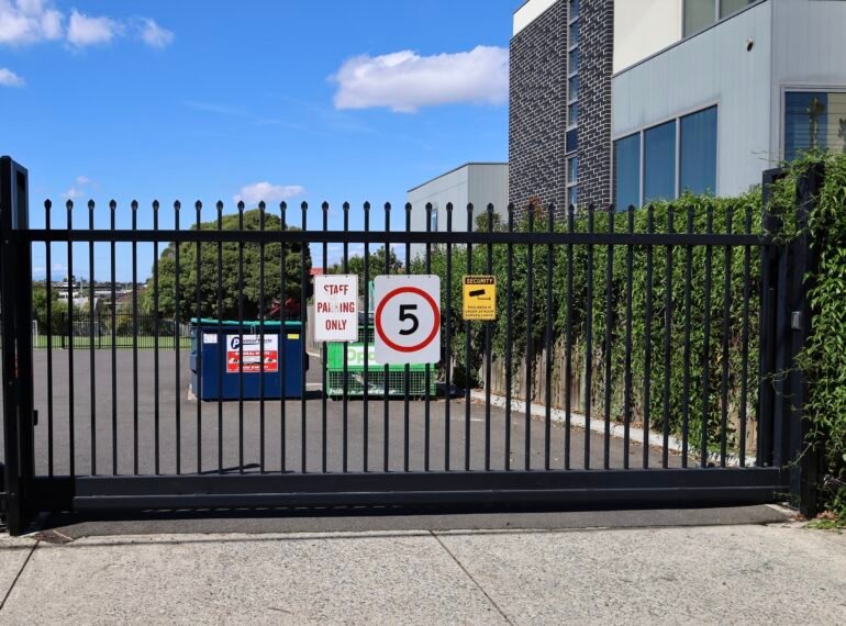 Commercial-Palisade-security-fencing-for-schools