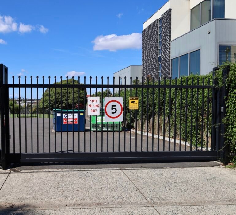 Commercial-Palisade-security-fencing-for-schools