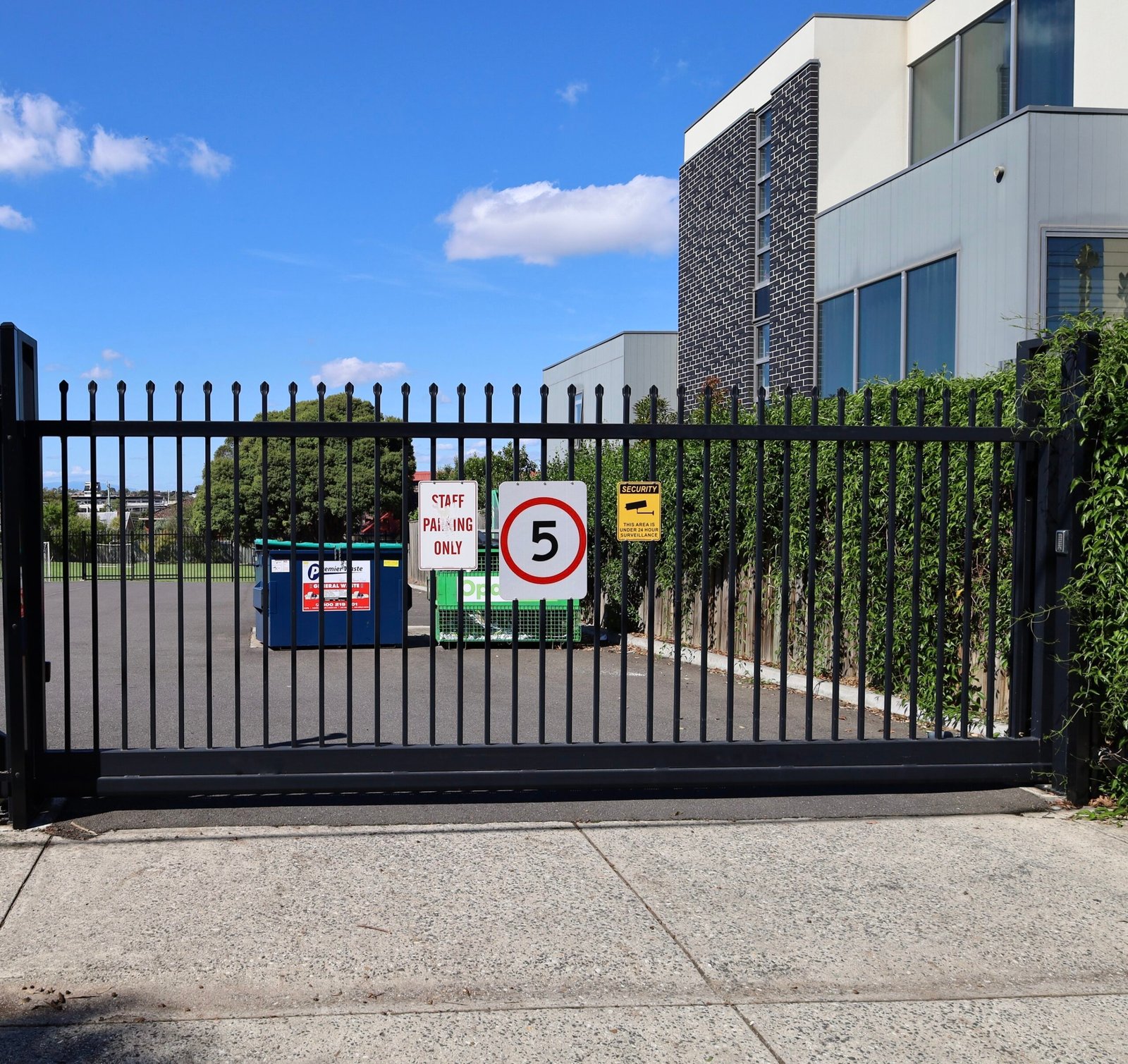 Commercial-Palisade-security-fencing-for-schools