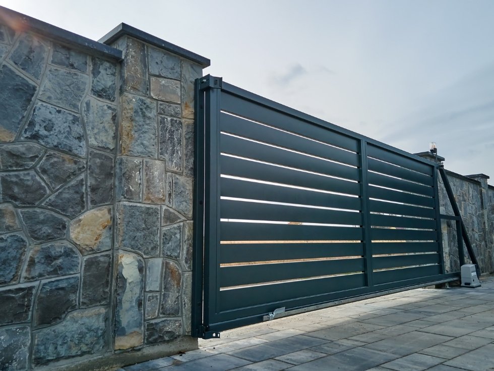 aluminium cantilever gates