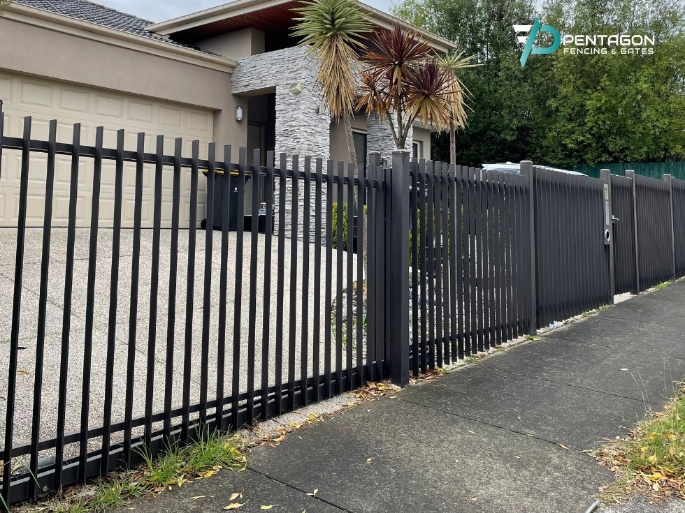 Aluminium vertical blade fencing