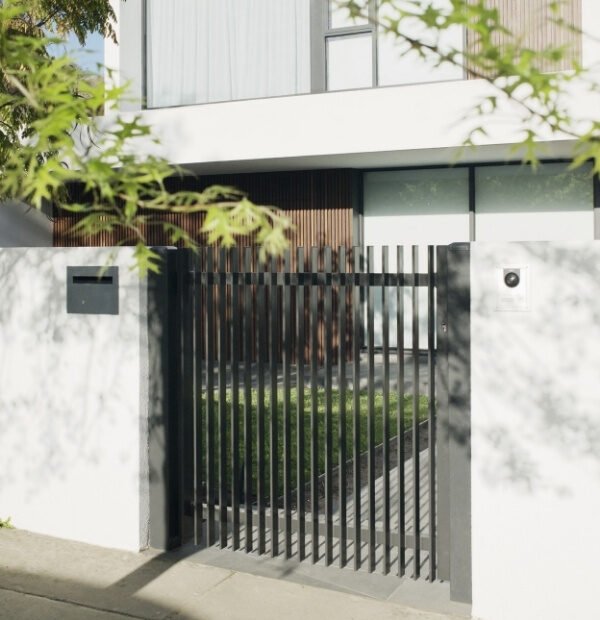 side gate 4