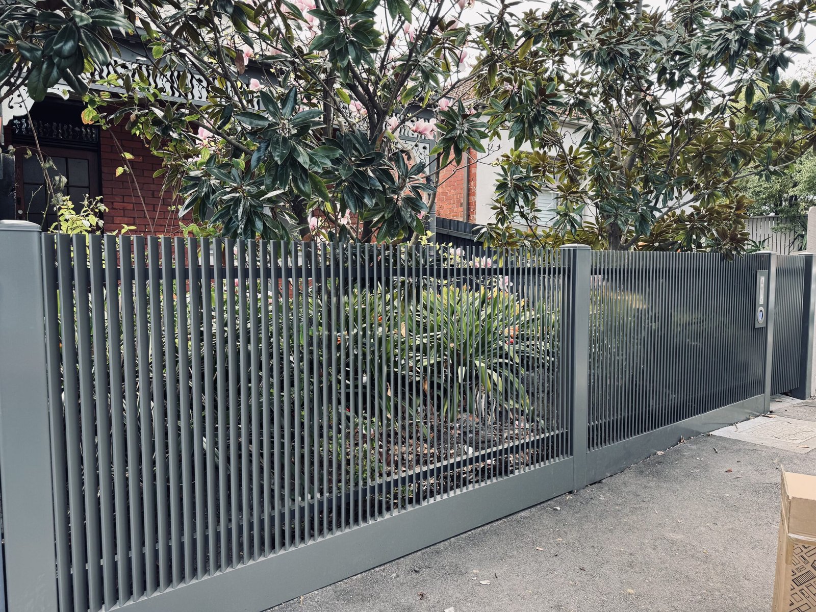 Aluminium Blade Fencing Melbourne: Vertical, Flat and Angled Blade Options Compared 5 aluminium angled blade fence