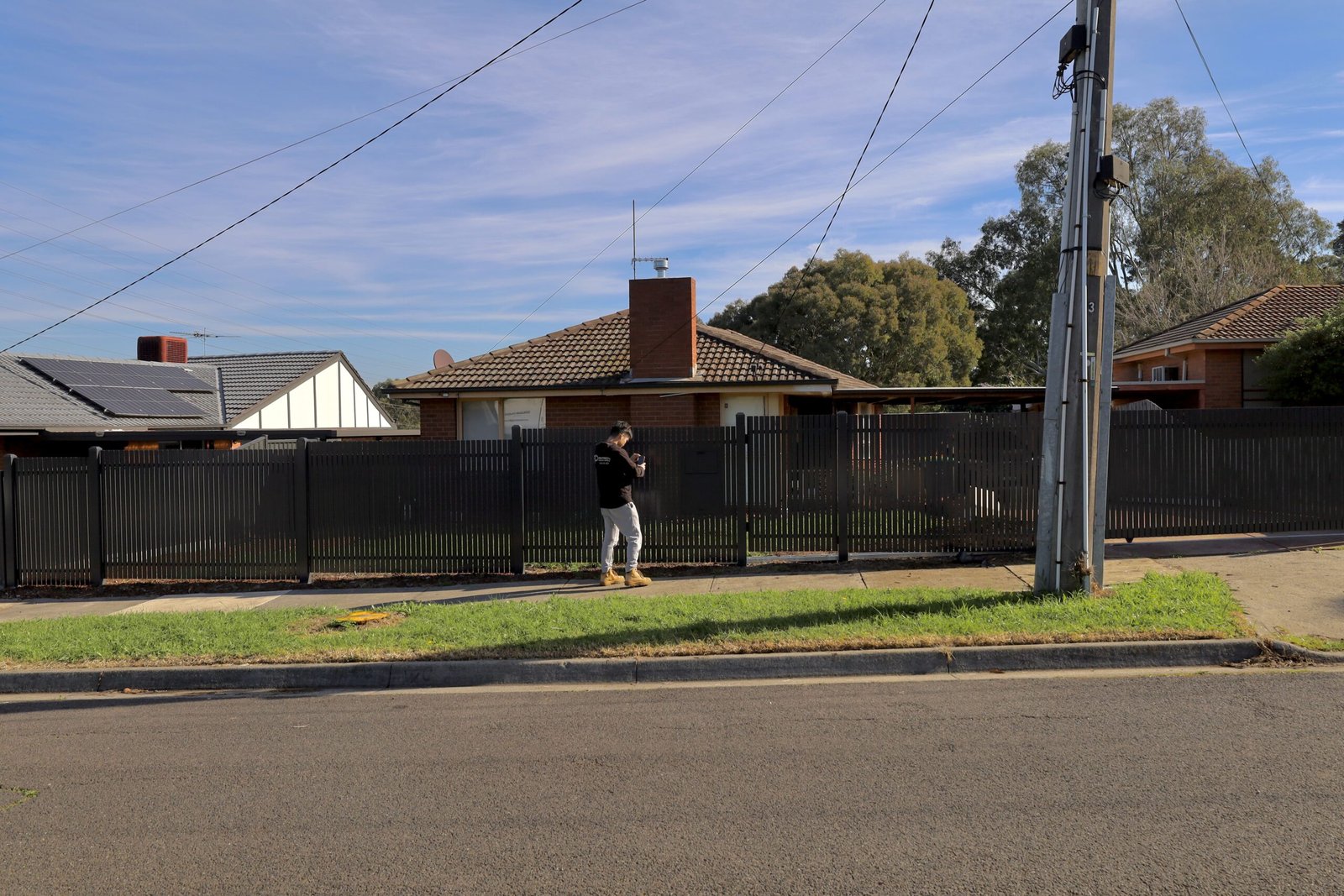 Aluminium Slat Fencing Melbourne: Horizontal vs Vertical Slats for Privacy, Airflow and Street Appeal 8 aluminium slat fencing melbourne pentagon