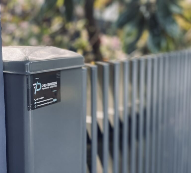 aluminium vertical blade fence pentagon