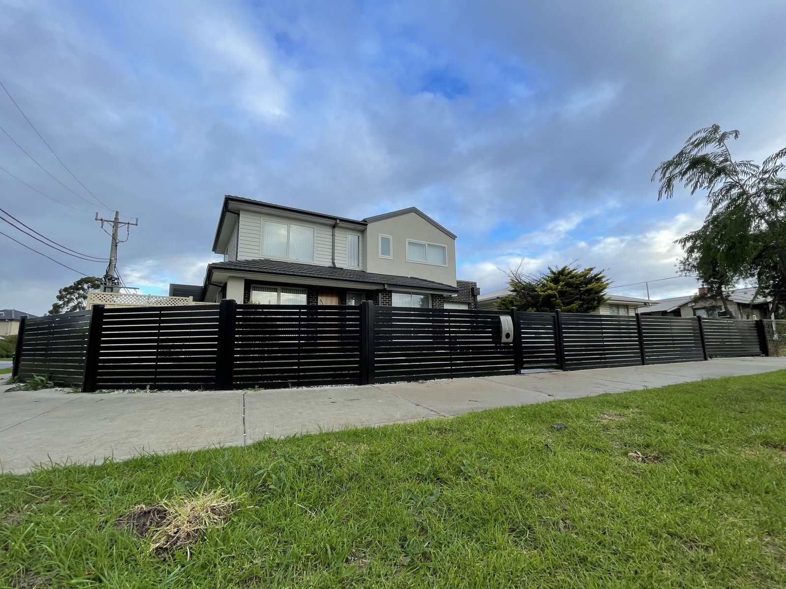 Aluminium Fencing Melbourne: Slat, Blade, Batten, Picket and Front Fence Options 5 residential aluminium fencing melbourne
