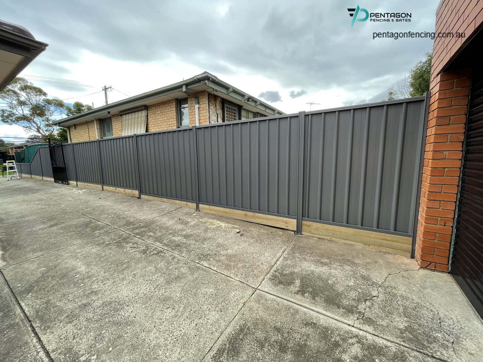Colorbond Fencing Melbourne: Privacy and Boundary Control for Commercial, Industrial and Residential Sites 3 steel colorbond fencing melbourne
