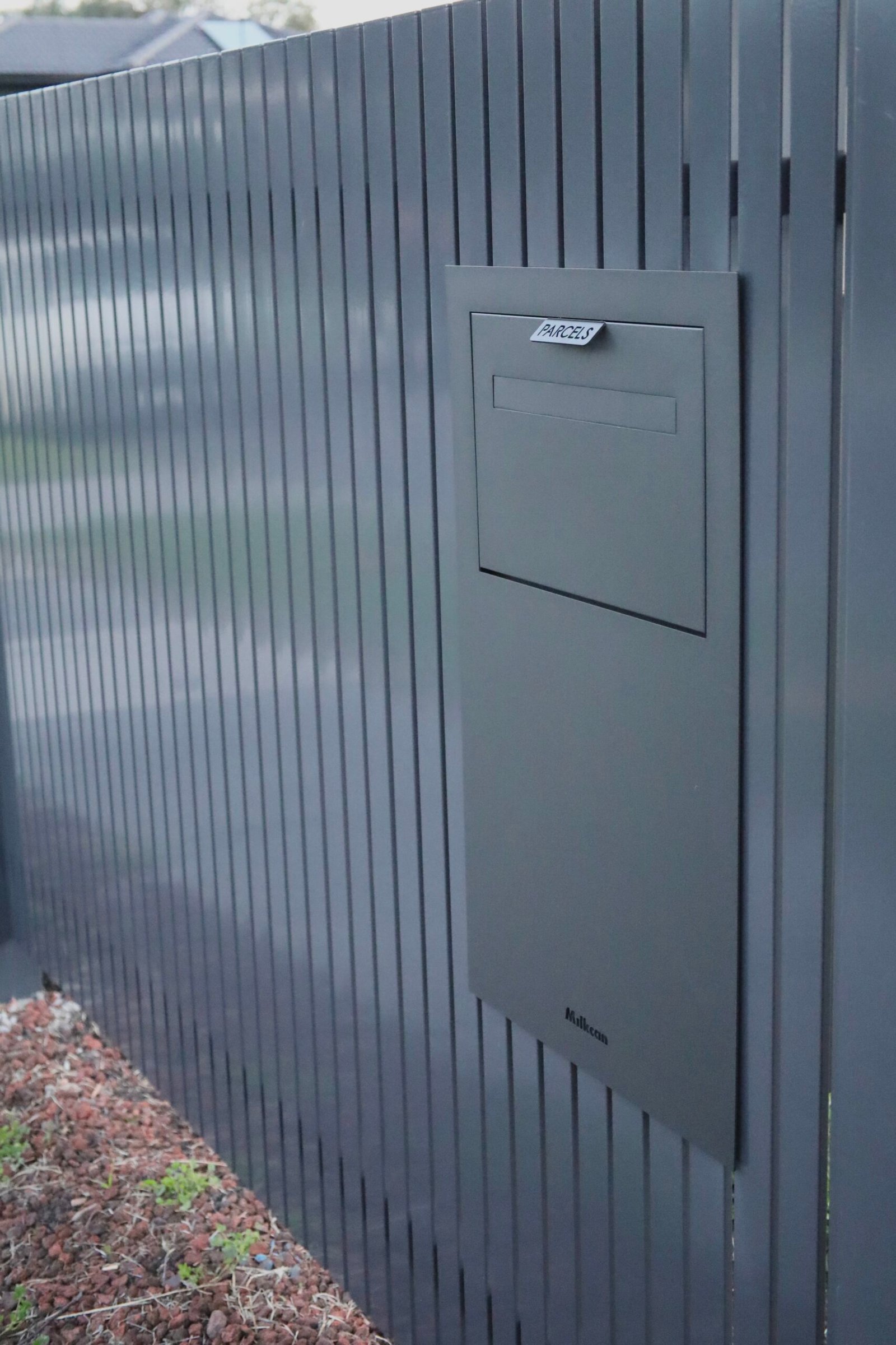 Aluminium slat fencing with parcel letterbox 1 scaled